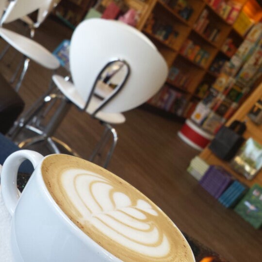 4/2/2014에 Juan P.님이 The Bookmark | Books · Gifts · Cafe에서 찍은 사진