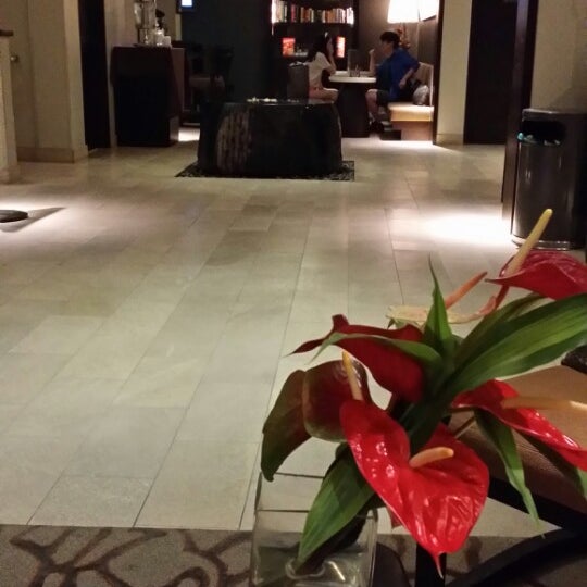 Foto tirada no(a) Hotel Renew por Candace E. em 4/22/2014
