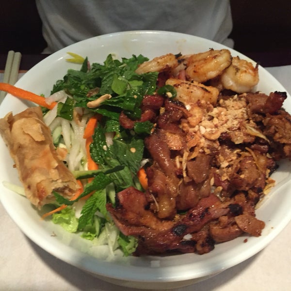 Excellent Bun (Vermicelli) - pork, shrimp and roll. Great service too!