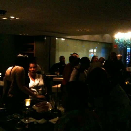 Foto tirada no(a) Lima Restaurant &amp; Lounge por Willie B. em 9/15/2012
