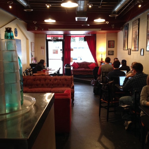 2/18/2014 tarihinde John H.ziyaretçi tarafından Jumpcut Cafe'de çekilen fotoğraf