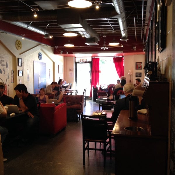 10/16/2013 tarihinde John H.ziyaretçi tarafından Jumpcut Cafe'de çekilen fotoğraf