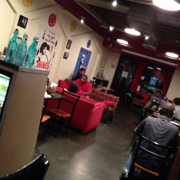 Foto tirada no(a) Jumpcut Cafe por John H. em 11/12/2013