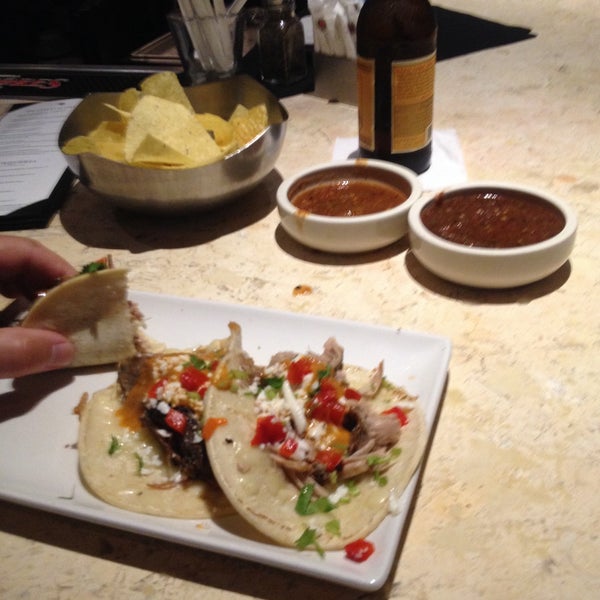 รูปภาพถ่ายที่ Cantina Laredo โดย Robert . เมื่อ 5/9/2015