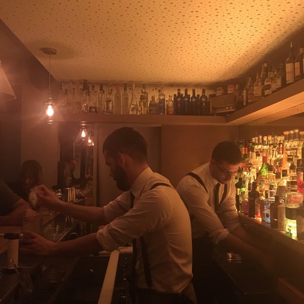 Foto tirada no(a) Bloody Mary Cocktail Lounge por Figen B. em 2/23/2016