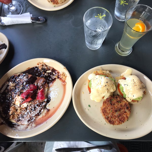 Photo taken at Snooze, an A.M. Eatery by gabby b. on 5/26/2019