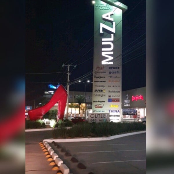 รูปภาพถ่ายที่ MULZA Outlet del Calzado โดย M@yra £. เมื่อ 12/12/2022