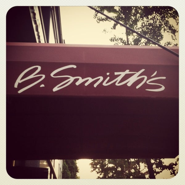 Снимок сделан в B. Smith&#39;s Restaurant Row пользователем Tamerill F. 7/20/2013