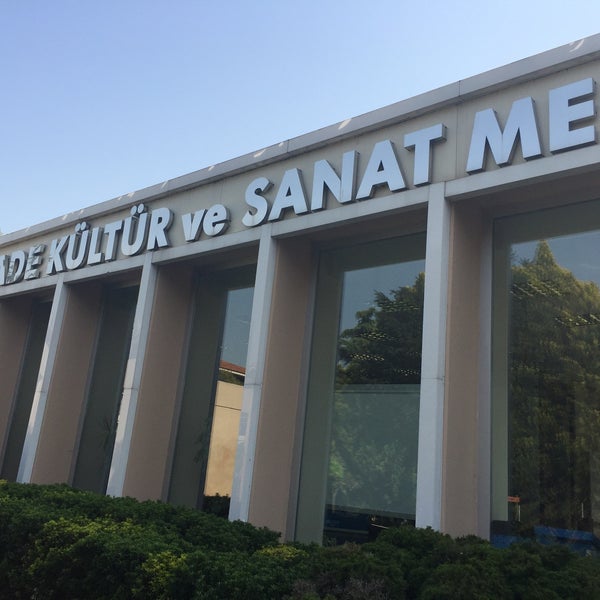 Foto scattata a Altunizade Kültür ve Sanat Merkezi da Cell-N il 4/12/2018