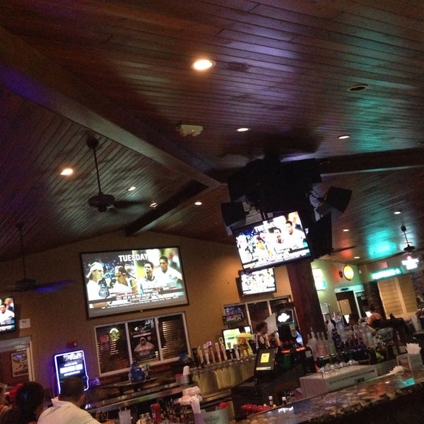 Photo taken at Bru&#39;s Room Sports Grill - Coconut Creek by Carolina on 6/30/2014