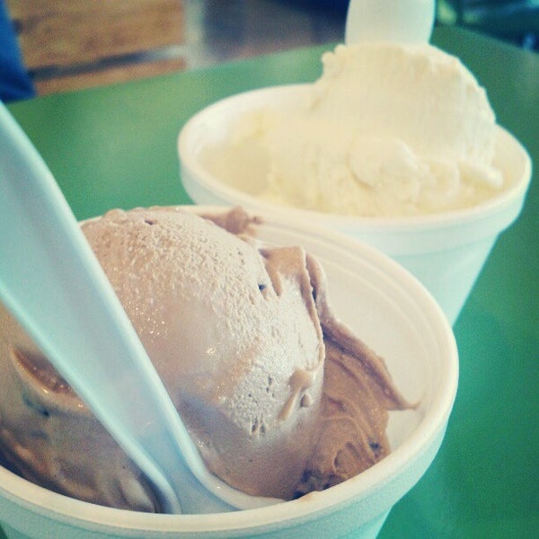 Photo prise au SweetBerries Eatery and Frozen Custard par Diego A. le1/28/2013