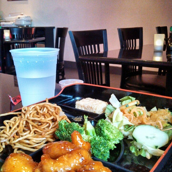 Снимок сделан в Bento Asian Kitchen &amp; Sushi пользователем Diego A. 9/11/2013