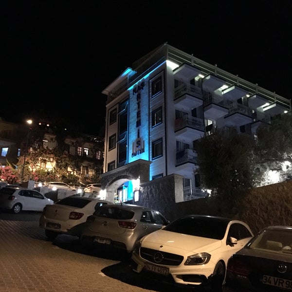 รูปภาพถ่ายที่ Artemis Hotel โดย Barış B. เมื่อ 9/5/2018