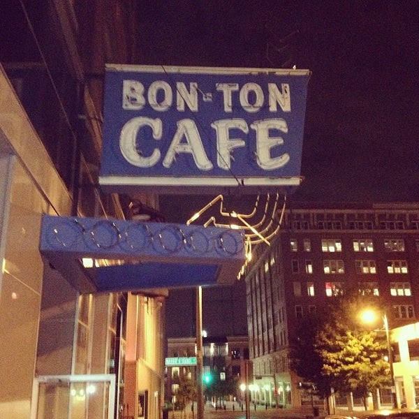 Das Foto wurde bei Bon Ton Café von Fred H. am 10/9/2013 aufgenommen