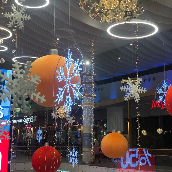 Foto tomada en MEGA Mall  por Asma A. el 12/24/2018