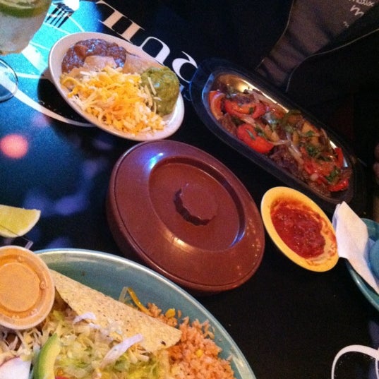 Foto diambil di Benny&#39;s Restaurant and Tequila Bar oleh Katie F. pada 11/24/2012