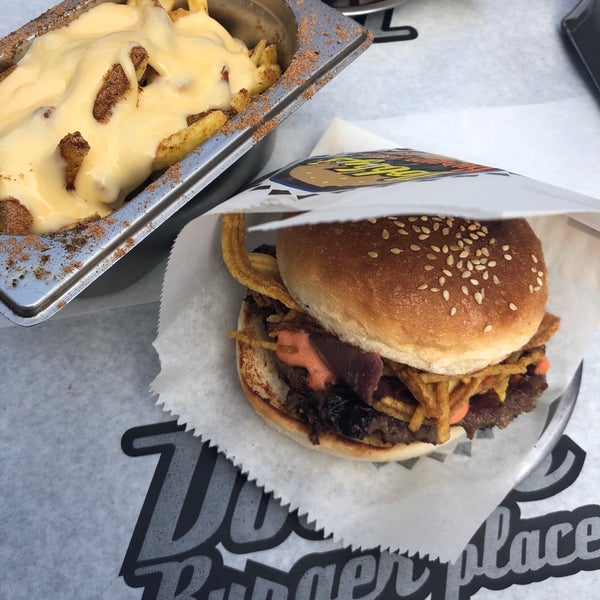 Photo taken at Dobby&#39;s Burger Place by Kübra G. on 4/7/2019