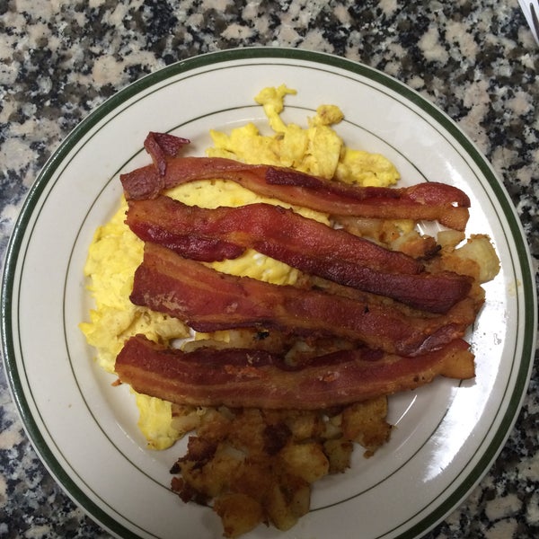 Foto tomada en Squire&#39;s Diner  por Squire&#39;s Diner el 3/30/2014