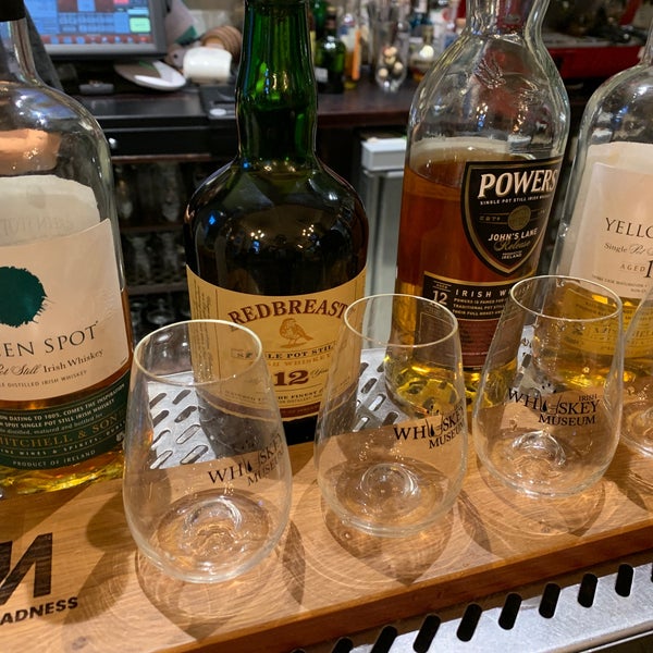 Photo taken at Irish Whiskey Museum by Veronica B. on 8/18/2019