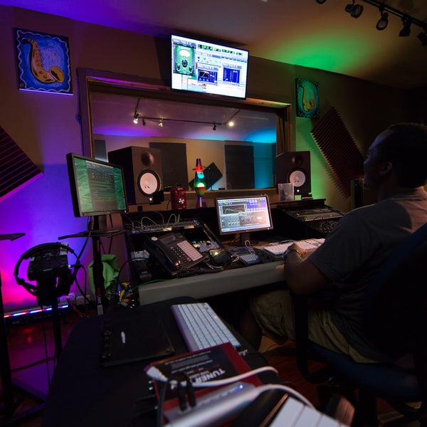 รูปภาพถ่ายที่ Moriah Studios โดย Moriah Studios เมื่อ 8/24/2015