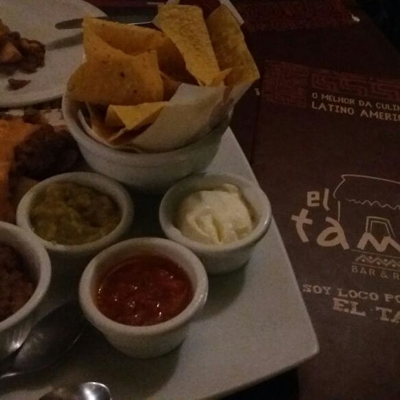 รูปภาพถ่ายที่ El Tambo Bar &amp; Restaurante โดย Priscila L. เมื่อ 12/7/2017