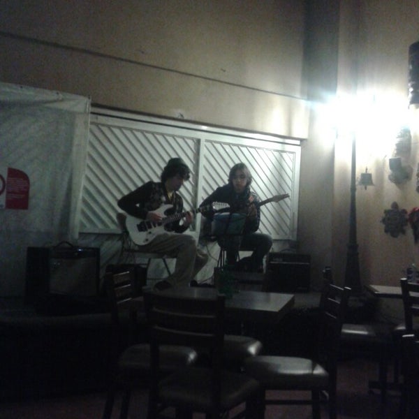 รูปภาพถ่ายที่ La Mandrágora Café + Bar โดย Gustavo S. เมื่อ 12/23/2013