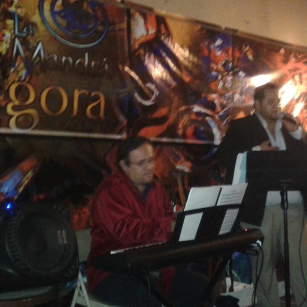 รูปภาพถ่ายที่ La Mandrágora Café + Bar โดย Gustavo S. เมื่อ 2/2/2014