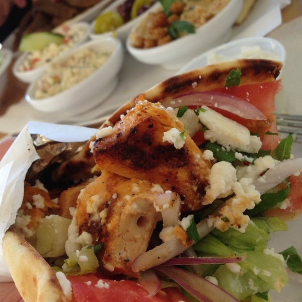 Das Foto wurde bei The Great Greek Mediterranean Cafe von Teru B. am 8/14/2013 aufgenommen