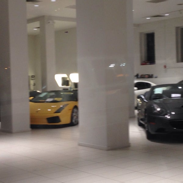 รูปภาพถ่ายที่ Maserati of Manhattan โดย Melissa Teyu L. เมื่อ 6/29/2014