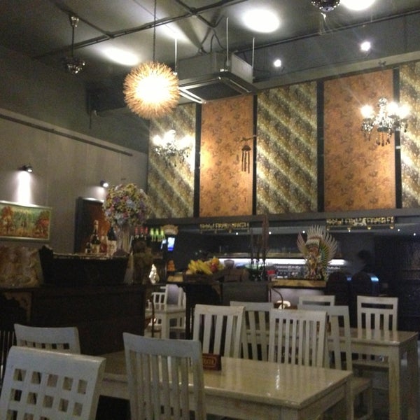 8/30/2013 tarihinde Joanne L.ziyaretçi tarafından Nona Bali Restaurant'de çekilen fotoğraf
