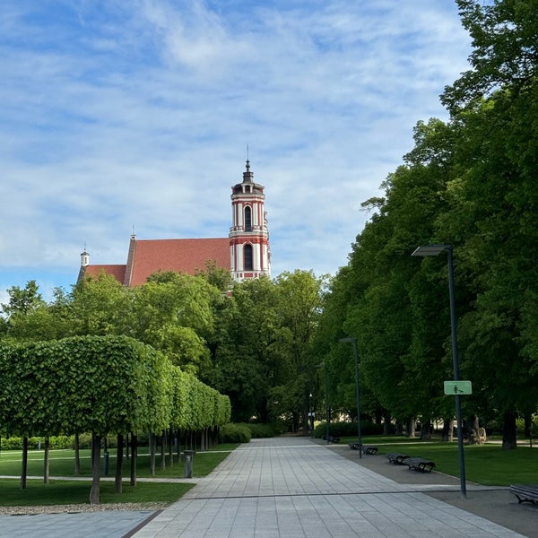 Foto diambil di Lukiškių aikštė | Lukiškės square oleh Alexey M. pada 5/7/2024
