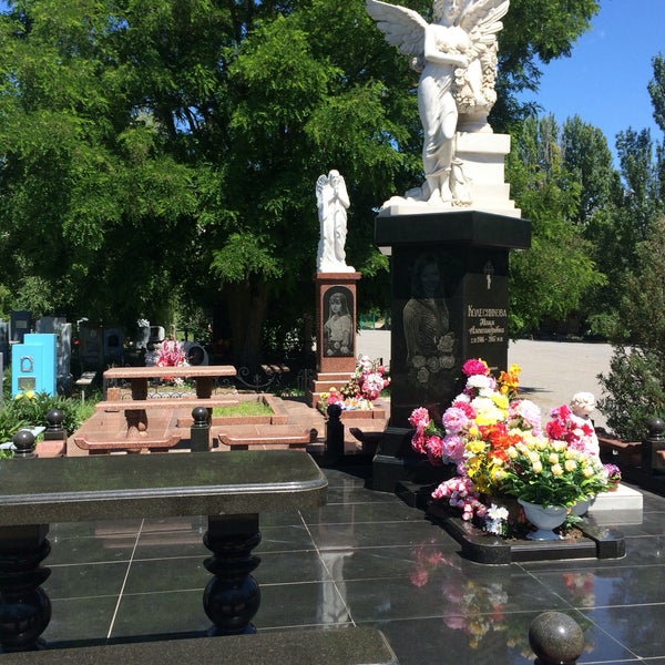 Николаевском кладбище
