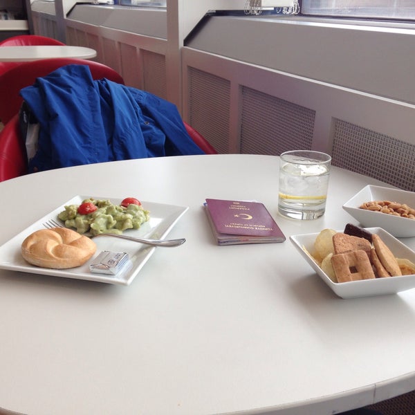 Photo taken at Austrian Airlines Business Lounge | Non-Schengen Area by Sayit H. on 5/10/2015