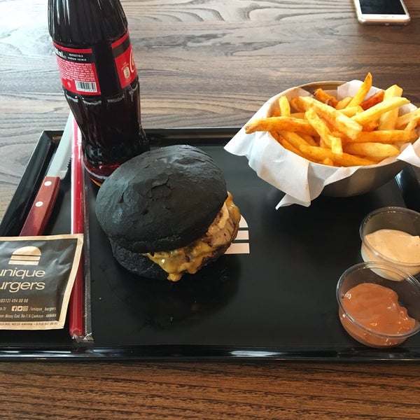 Foto tirada no(a) Unique Burgers por G.Burcu em 3/13/2019