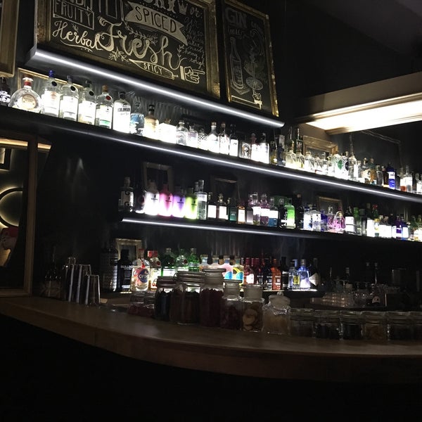 Frame Cafe & Bar - Cocktail Bar in Praha