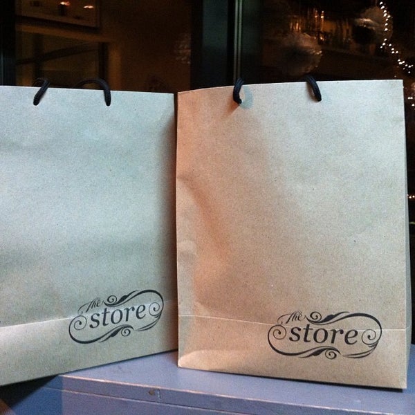 รูปภาพถ่ายที่ The Store โดย Blurose R. เมื่อ 1/23/2014