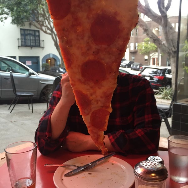 Foto tirada no(a) Za Pizza por Danny S. em 6/29/2015