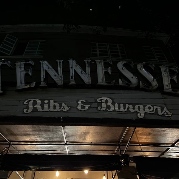 Снимок сделан в Tennessee Ribs &amp; Burgers пользователем Rodolfo Alberto C. 6/5/2022