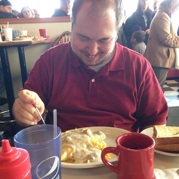 รูปภาพถ่ายที่ Rudy&#39;s Red Lion Diner โดย Aaron B. เมื่อ 3/2/2013