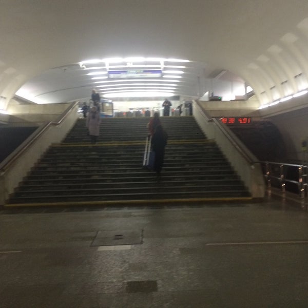 Метро восток