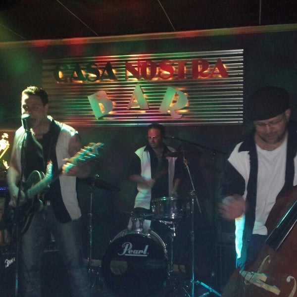 รูปภาพถ่ายที่ Casa Woodstock, Casa Nostra Bar โดย Gabbi K. เมื่อ 11/30/2013