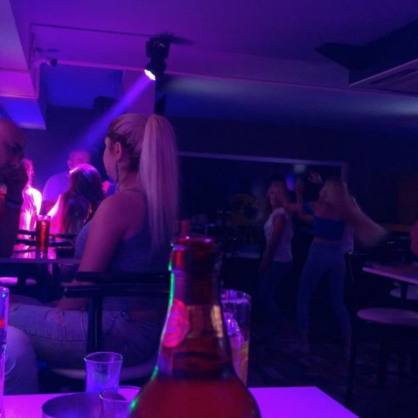 9/9/2018 tarihinde Gülbey Gürkan K.ziyaretçi tarafından 4ever Karaoke Shot Bar'de çekilen fotoğraf