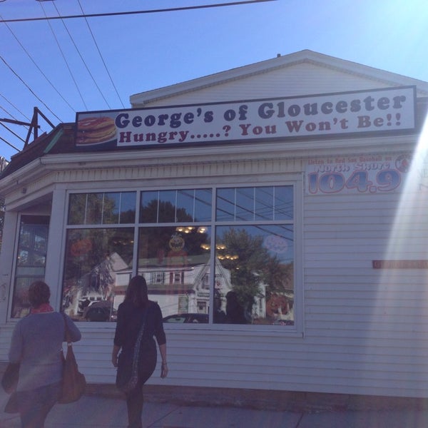 รูปภาพถ่ายที่ George&#39;s Coffee Shop โดย Onur Ö. เมื่อ 10/5/2014