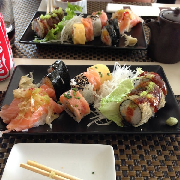 รูปภาพถ่ายที่ Sushihana Sushi Bar โดย Ricardo C. เมื่อ 7/16/2013