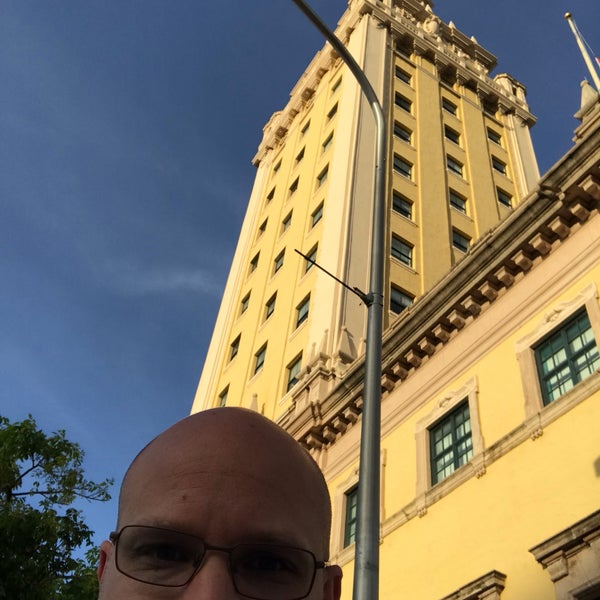 Foto tirada no(a) Miami Freedom Tower por Jason W. em 6/15/2019