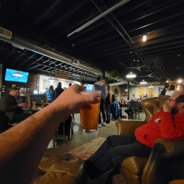 2/13/2022 tarihinde Aaron H.ziyaretçi tarafından Cinder Block Brewery'de çekilen fotoğraf