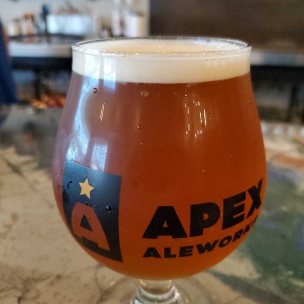 9/26/2020 tarihinde Aaron H.ziyaretçi tarafından Apex Aleworks Brewery &amp; Taproom'de çekilen fotoğraf