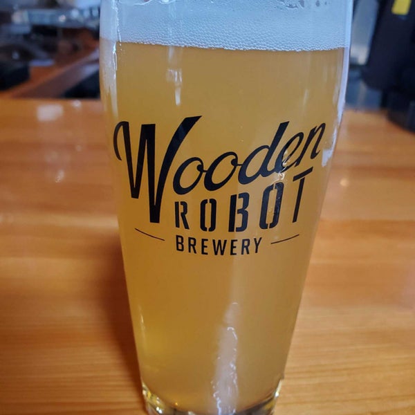 Photo taken at Wooden Robot Brewery by Byron W. on 6/17/2022