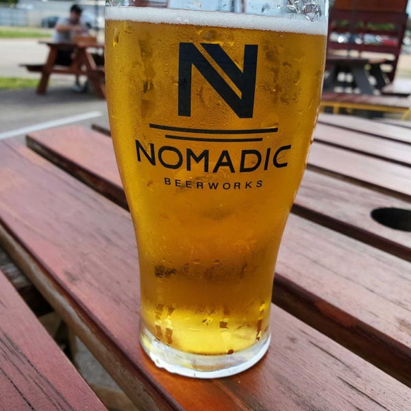 Photo prise au Nomadic Beerworks par Byron W. le10/15/2021