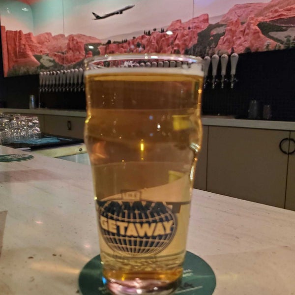 3/17/2022 tarihinde Byron W.ziyaretçi tarafından The Getaway Brewing Co.'de çekilen fotoğraf